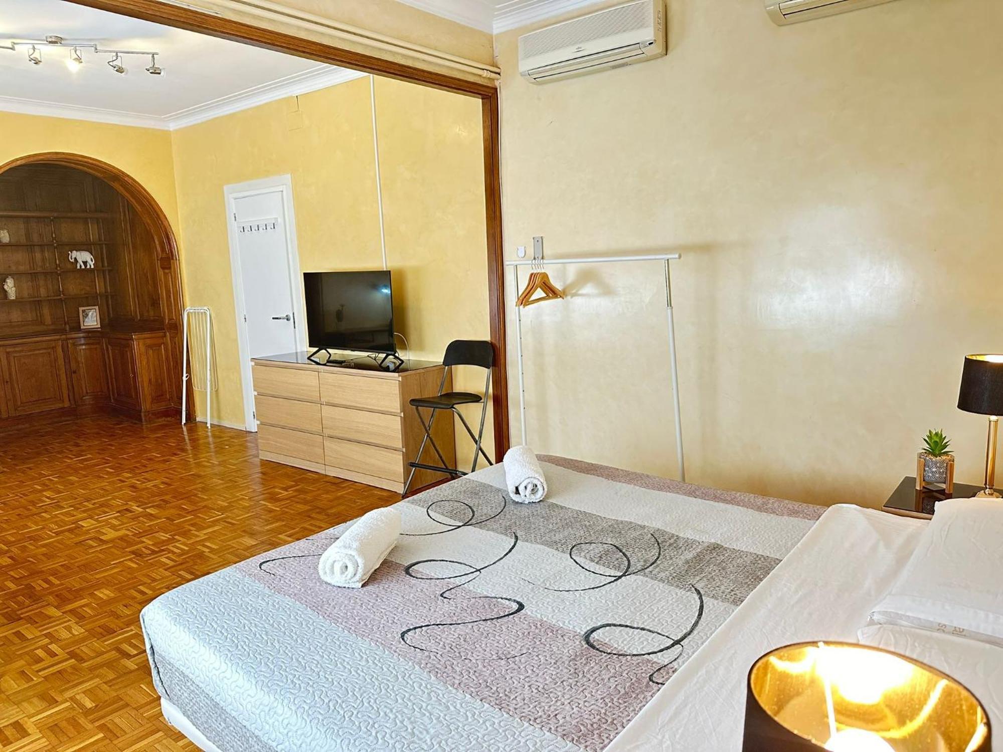Rooms Villaroel Барселона Екстериор снимка
