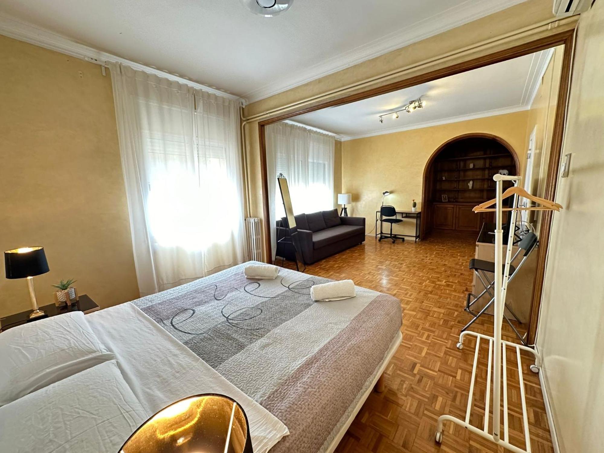 Rooms Villaroel Барселона Екстериор снимка