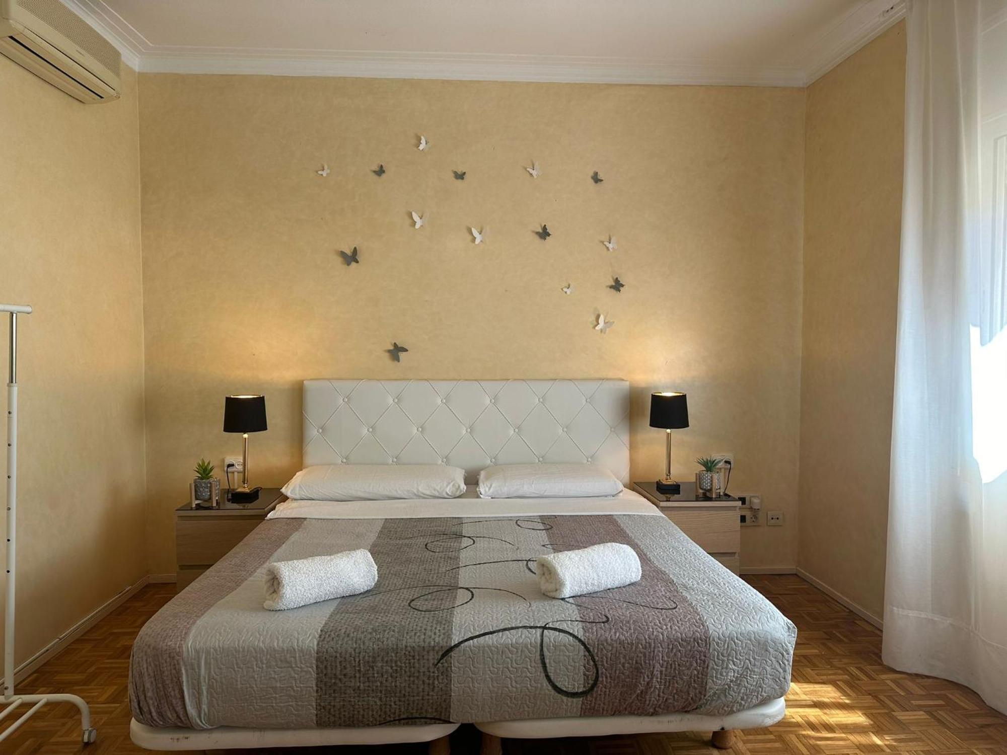 Rooms Villaroel Барселона Екстериор снимка