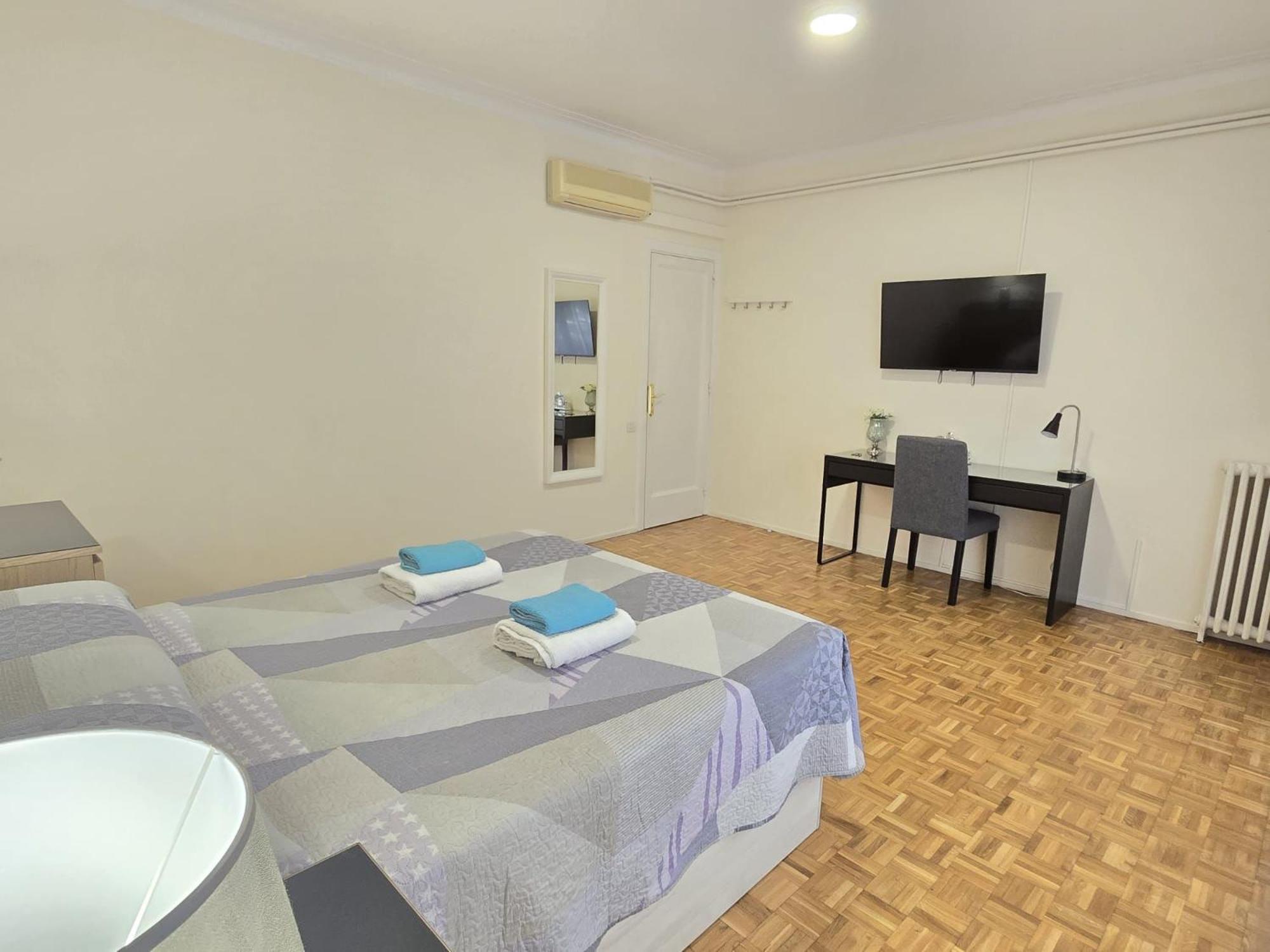 Rooms Villaroel Барселона Екстериор снимка